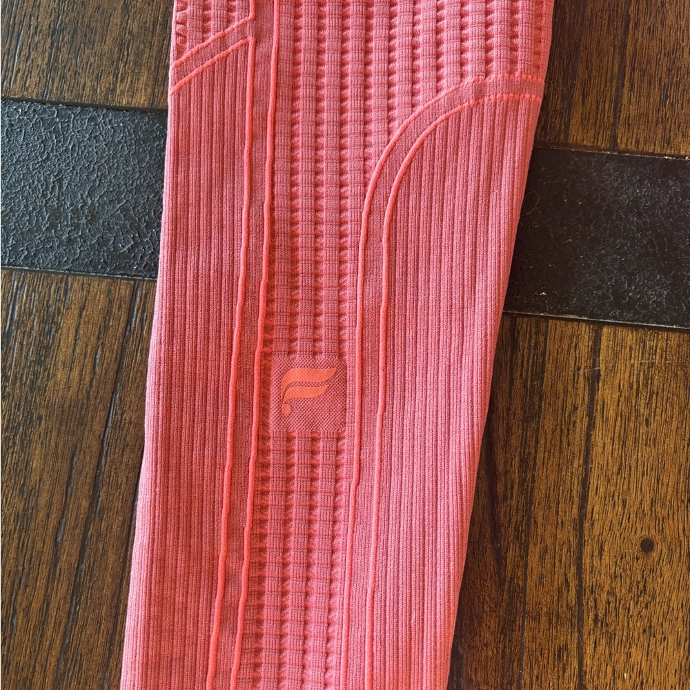 Seamless High-Waisted Compressive Legging - Picture 4 of 4